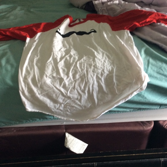 A long sleeve shirt - Picture 1 of 2